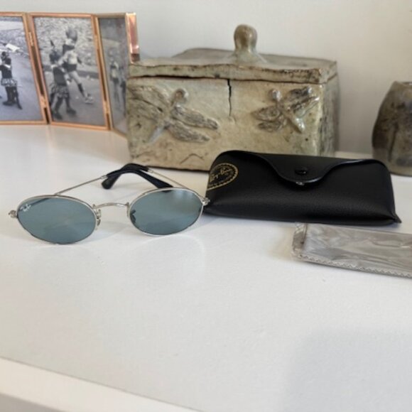 Ray-Ban Oval Women's Sunglasses - Picture 1 of 3